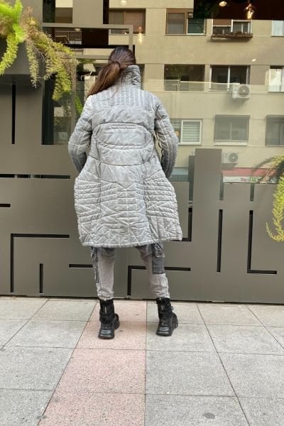 El İşlemeli Kapitone Mont