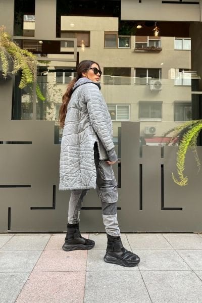 El İşlemeli Kapitone Mont