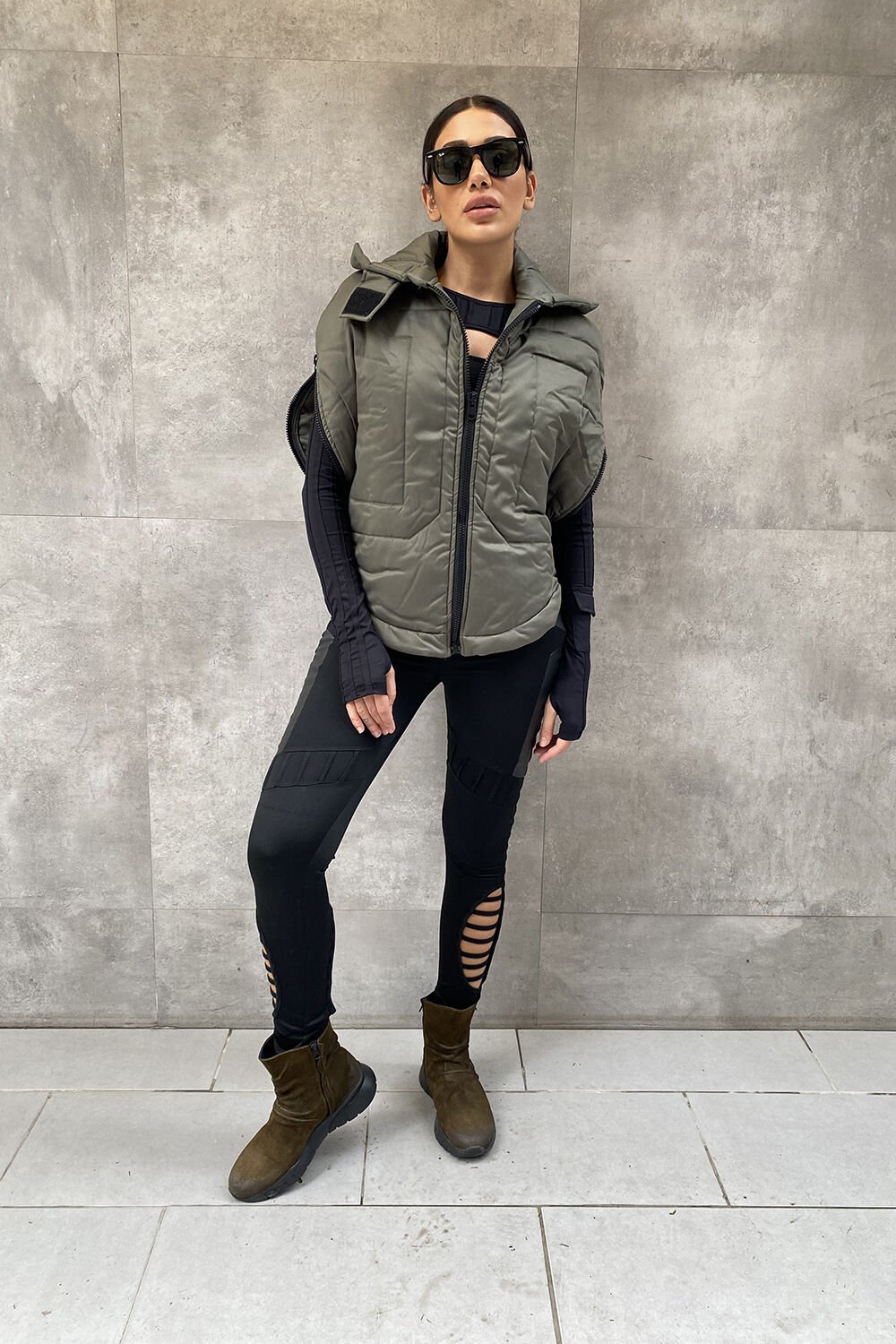 Yuvarlak Kesim Kolsuz Kapitone Mont Yelek