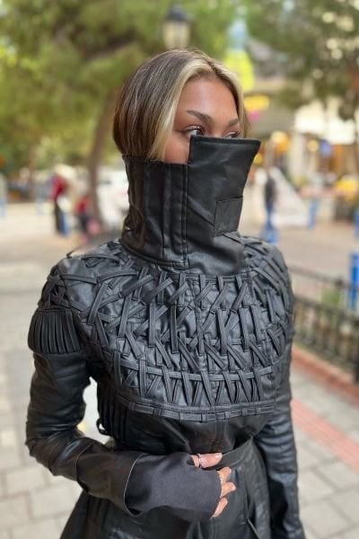 İşlemeli Tasarım Mumlama Trençkot