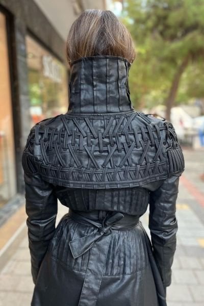 İşlemeli Tasarım Mumlama Trençkot