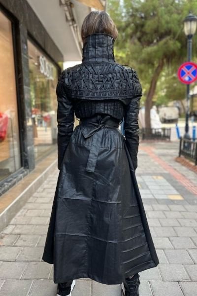 İşlemeli Tasarım Mumlama Trençkot