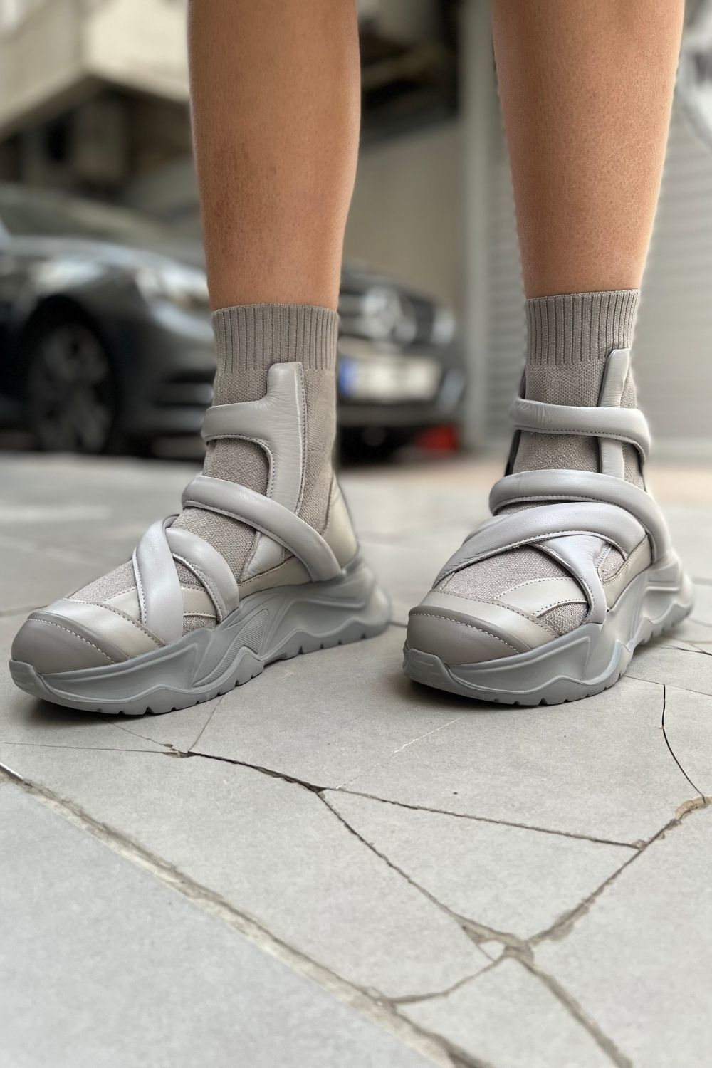 Deri Detaylı Çorap Bot