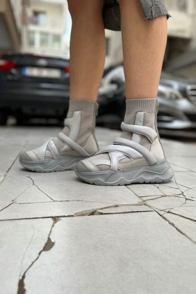 Deri Detaylı Çorap Bot