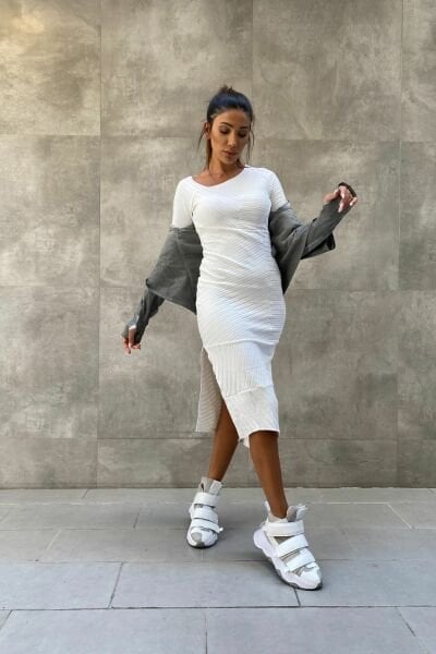 Asimetrik Yaka Yırtmaçlı Elbise