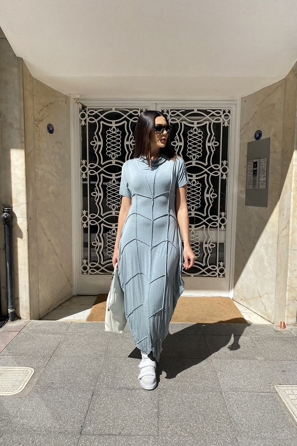 Tasarım Oversize Şal Yaka Nevürlü Elbise