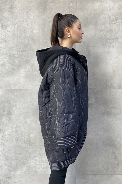 Tasarım Oversize Kapüşonlu Nakışlı Mont
