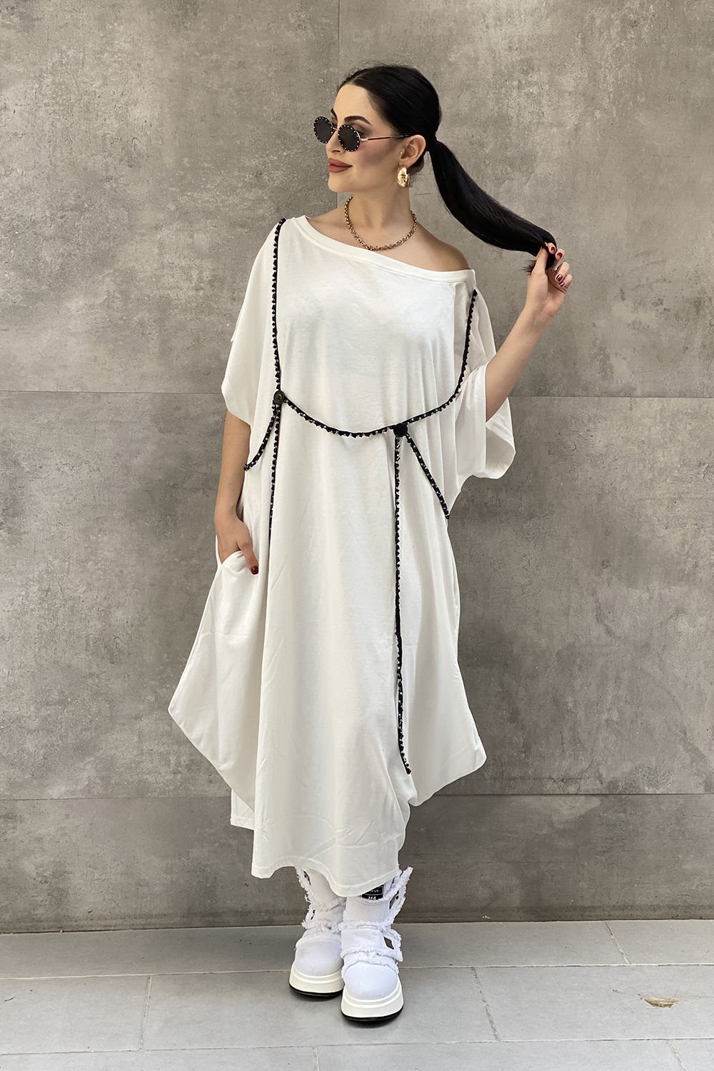 Şerit Aksesuarlı Tasarım Oversize Elbise